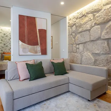 Host Wise - Enchanting Design Flat - Premium Location Apartment *