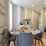 Host Wise - Enchanting Design Flat - Premium Location Porto