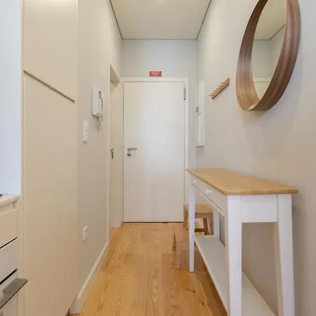 Apartment Host Wise - Enchanting Design Flat - Premium Location