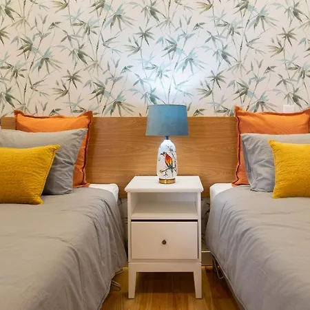 Host Wise - Enchanting Design Flat - Premium Location Apartment