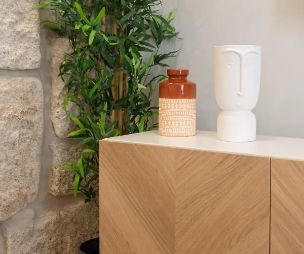 Apartman Host Wise - Enchanting Design Flat - Premium Location